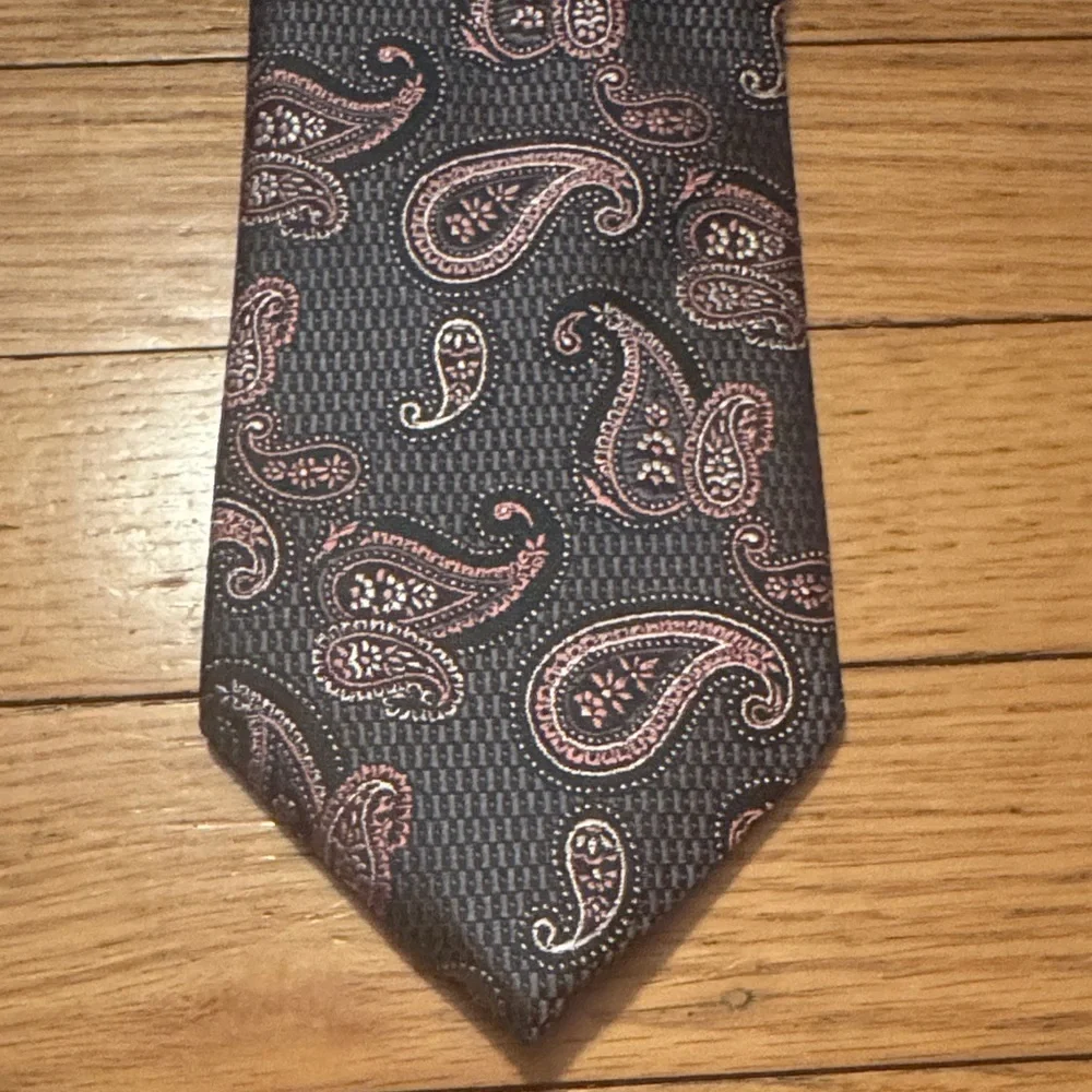 Alexander Julian Paisley Tie - Gray and Pink
